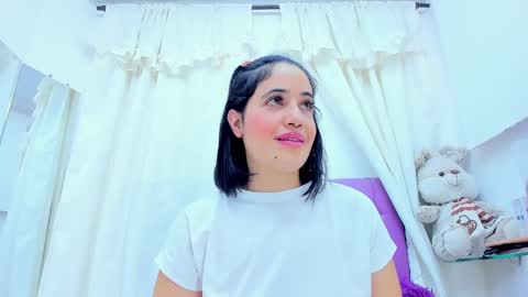 Snapshot of emilymadrid chatting on January 5, 2025, 4:48 pm Emily online show from January 5, 2025, 4:48 pm