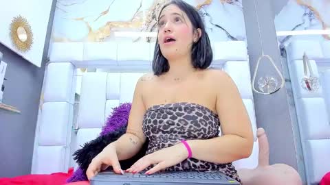 Snapshot of emilymadrid chatting on February 8, 2025, 11:01 am Emily online show from February 8, 2025, 11:01 am