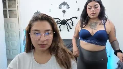 Snapshot of emilyriskhot chatting on October 18, 2025, 9:37 pm emily friends online show from October 18, 2025, 9:37 pm