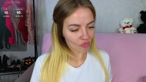 Emily Robbie online show from February 13, 2025, 8:03 pm