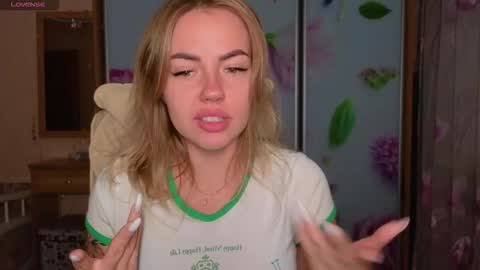 Emily Robbie online show from October 26, 2025, 6:25 pm