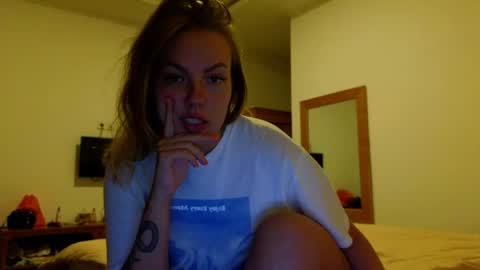 Snapshot of emilyrobbie chatting on June 7, 2026, 1:37 pm Emily Robbie online show from June 7, 2026, 1:37 pm