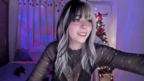 Snapshot of emilyrosss_ chatting on December 23, 2024, 6:44 am EMILY online show from December 23, 2024, 6:44 am