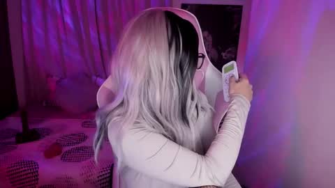 Snapshot of emilyrosss_ chatting on February 3, 2025, 3:53 am EMILY online show from February 3, 2025, 3:53 am