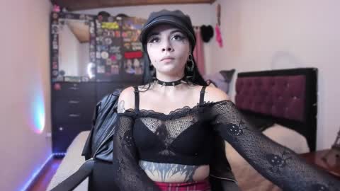 Snapshot of emilyrymer chatting on December 3, 2024, 7:11 pm Emily Support me to have 100 likes plx online show from December 3, 2024, 7:11 pm