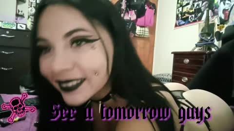 Snapshot of emilyrymer chatting on December 30, 2024, 3:58 am Emily Support me to have 100 likes plx online show from December 30, 2024, 3:58 am