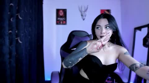 Snapshot of emilyrymer chatting on November 5, 2025, 7:14 pm Emily Support me to have 100 likes plx online show from November 5, 2025, 7:14 pm