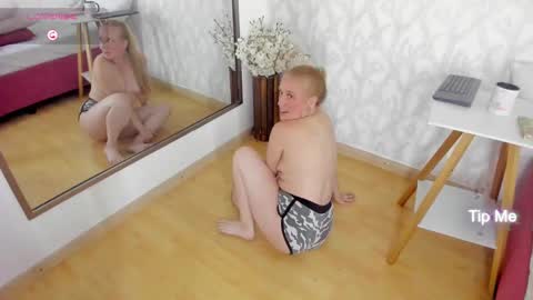 Snapshot of emilysumer chatting on December 26, 2024, 2:33 am Summer 3 online show from December 26, 2024, 2:33 am