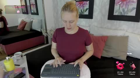 Snapshot of emilysumer chatting on October 2, 2025, 11:12 pm Summer 3 online show from October 2, 2025, 11:12 pm