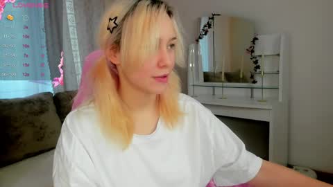 Snapshot of emilytrase chatting on May 6, 2026, 1:14 am Betty online show from May 6, 2026, 1:14 am