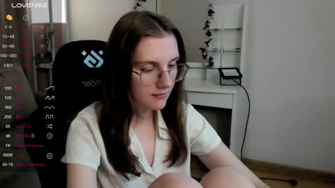 Snapshot of emilytrase chatting on May 25, 2026, 5:08 pm Betty online show from May 25, 2026, 5:08 pm