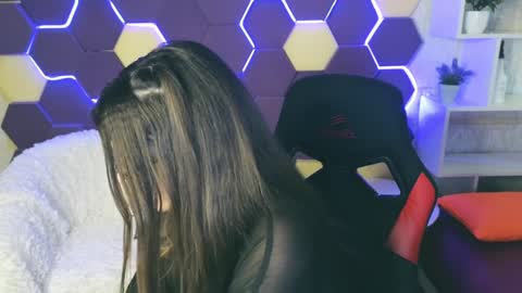 Snapshot of emilytucker chatting on January 15, 2025, 7:37 am Emily online show from January 15, 2025, 7:37 am