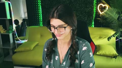 Snapshot of emilytucker chatting on January 30, 2025, 4:37 am Emily online show from January 30, 2025, 4:37 am