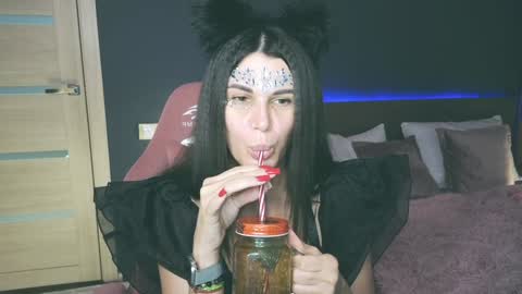 Snapshot of emilytucker chatting on February 2, 2025, 11:08 am Emily online show from February 2, 2025, 11:08 am