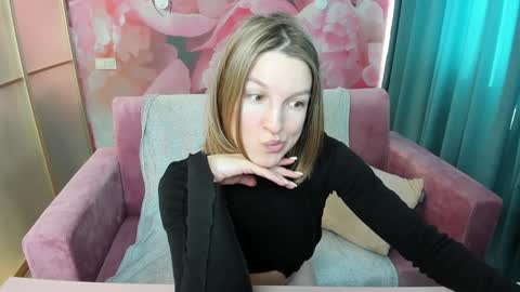 EmilyWalkers online show from December 19, 2024, 10:13 am