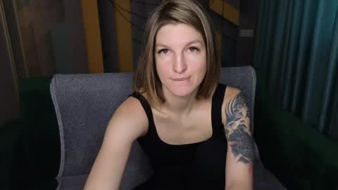 EmilyWalkers online show from December 26, 2024, 8:07 am