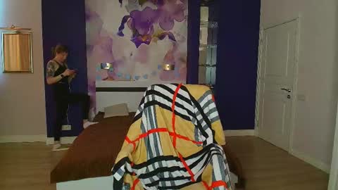 EmilyWalkers online show from March 12, 2025, 7:57 am