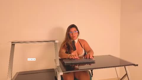 Snapshot of emilyy_cooperr chatting on July 16, 2026, 12:11 pm emilyy_cooperr online show from July 16, 2026, 12:11 pm