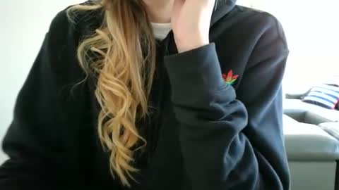 Snapshot of emilyy_miller chatting on October 30, 2025, 7:14 pm emilly online show from October 30, 2025, 7:14 pm