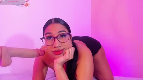 Snapshot of emilyy_walker chatting on May 6, 2026, 12:43 pm emilyy_walker online show from May 6, 2026, 12:43 pm