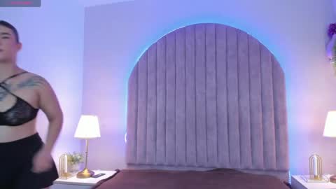 emilyygrey online show from April 22, 2026, 11:45 am