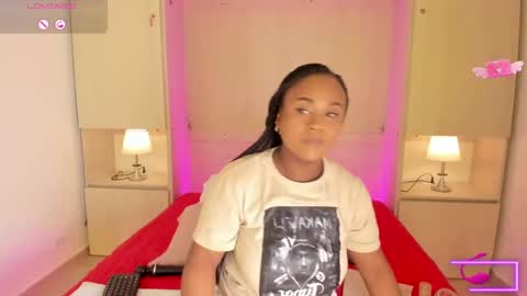 Snapshot of emilyystuart chatting on October 7, 2025, 4:09 am Emily online show from October 7, 2025, 4:09 am