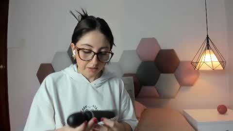 Snapshot of emilyywatson chatting on June 15, 2026, 12:07 pm Emilyy Watson online show from June 15, 2026, 12:07 pm