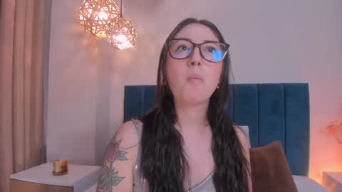 Snapshot of emilyywatson chatting on June 17, 2026, 1:19 am Emilyy Watson online show from June 17, 2026, 1:19 am