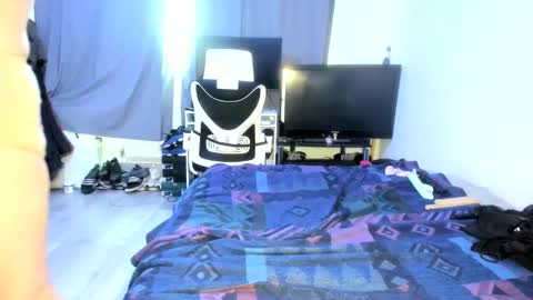 emliyjamesmjb online show from February 7, 2025, 10:40 am