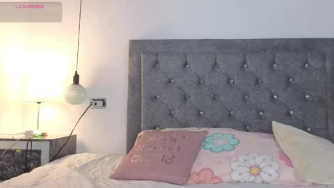 Snapshot of emma_blake__ chatting on December 17, 2025, 2:39 am Emma online show from December 17, 2025, 2:39 am