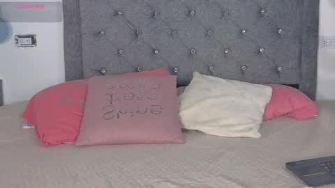 Snapshot of emma_blake__ chatting on December 22, 2025, 2:08 am Emma online show from December 22, 2025, 2:08 am