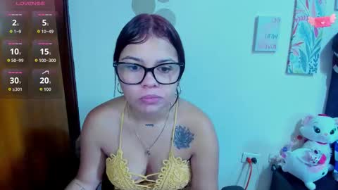 emma_boo_ online show from November 4, 2025, 2:27 pm