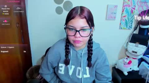 emma_boo_ online show from December 4, 2025, 7:33 pm