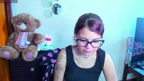 Snapshot of emma_boo_ chatting on May 6, 2026, 6:46 pm emma_boo_ online show from May 6, 2026, 6:46 pm