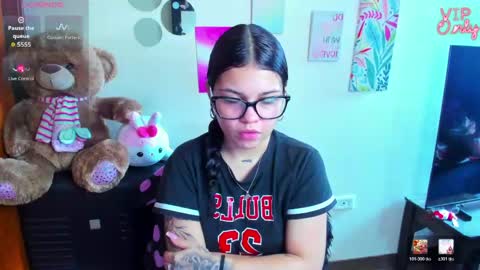 Snapshot of emma_boo_ chatting on May 29, 2026, 4:16 pm emma_boo_ online show from May 29, 2026, 4:16 pm