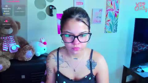 Snapshot of emma_boo_ chatting on June 15, 2026, 2:52 pm emma_boo_ online show from June 15, 2026, 2:52 pm