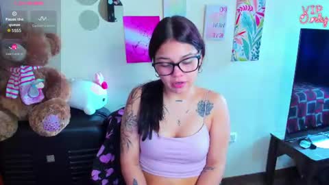 Snapshot of emma_boo_ chatting on June 16, 2026, 5:26 pm emma_boo_ online show from June 16, 2026, 5:26 pm