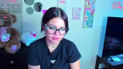 Snapshot of emma_boo_ chatting on June 22, 2026, 1:19 pm emma_boo_ online show from June 22, 2026, 1:19 pm