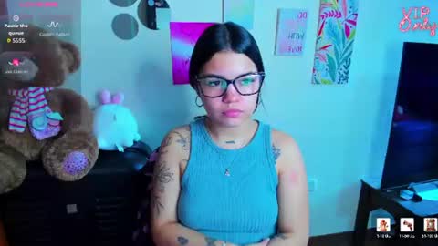Snapshot of emma_boo_ chatting on July 2, 2026, 2:23 pm emma_boo_ online show from July 2, 2026, 2:23 pm