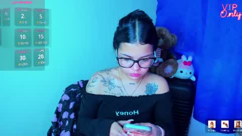 Snapshot of emma_boo_ chatting on July 20, 2026, 1:02 pm emma_boo_ online show from July 20, 2026, 1:02 pm