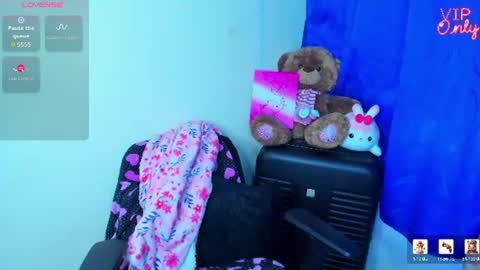 Snapshot of emma_boo_ chatting on July 22, 2026, 2:20 pm emma_boo_ online show from July 22, 2026, 2:20 pm