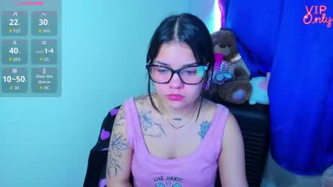 Snapshot of emma_boo_ chatting on August 1, 2026, 10:30 pm emma_boo_ online show from August 1, 2026, 10:30 pm