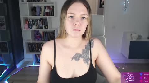Snapshot of emma_bryan chatting on May 16, 2026, 7:12 pm Emma online show from May 16, 2026, 7:12 pm