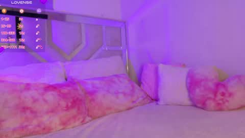 Snapshot of emma_clive chatting on June 9, 2026, 2:12 am Emma online show from June 9, 2026, 2:12 am