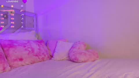 Snapshot of emma_clive chatting on June 17, 2026, 3:09 am Emma online show from June 17, 2026, 3:09 am