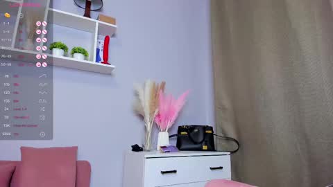 Snapshot of emma_clon chatting on February 14, 2025, 5:09 am Emma online show from February 14, 2025, 5:09 am