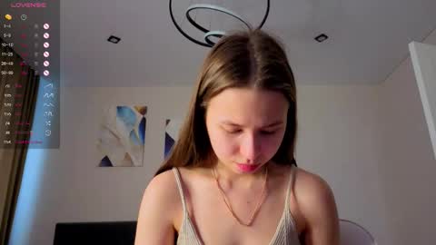 Snapshot of emma_clon chatting on November 9, 2025, 6:12 am Emma online show from November 9, 2025, 6:12 am