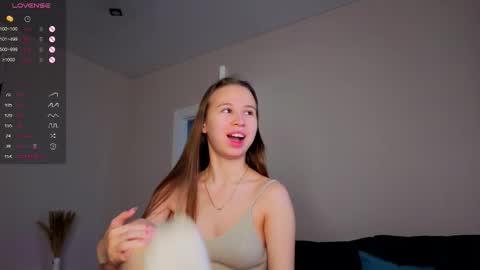 Snapshot of emma_clon chatting on November 10, 2025, 4:55 am Emma online show from November 10, 2025, 4:55 am