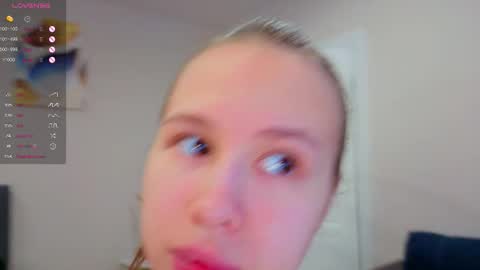 Snapshot of emma_clon chatting on November 25, 2025, 2:00 am Emma online show from November 25, 2025, 2:00 am