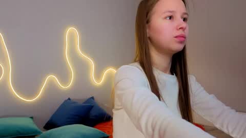 Snapshot of emma_clon chatting on May 15, 2026, 1:34 am Emma online show from May 15, 2026, 1:34 am